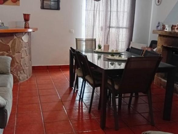 Townhouse for sale in Los Rosales