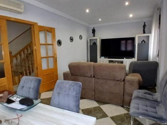 House or villa for sale on Avenida Yedra, Piedrabuena