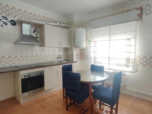 Townhouse for sale on Calle Concordia, Tomelloso