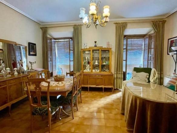 Townhouse for sale in Valdepeñas