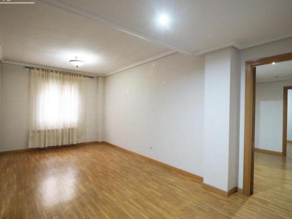 Apartment for sale in Valdepeñas