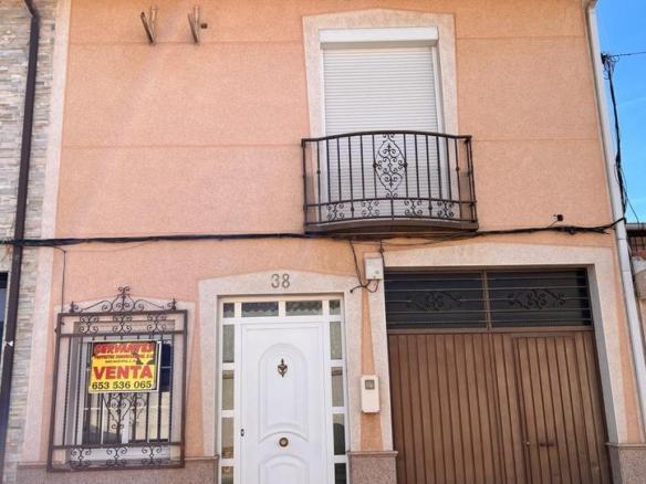 House or villa for sale on Calle Cuatro Caminos, Alcázar de San Juan