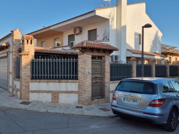 Commercial premises for sale at Calle Antonio Maura, 46, Almadén