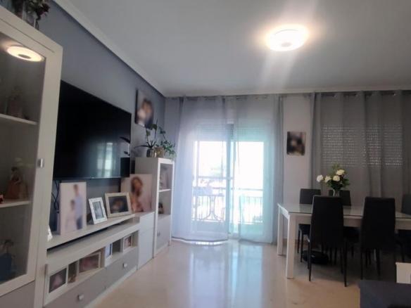 Apartment for sale on Calle Miguel de Cervantes, Manzanares