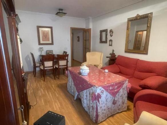 House or villa for sale in Valdepeñas
