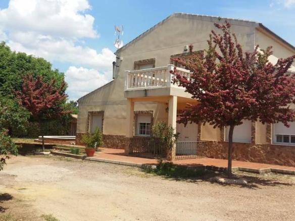 House or villa for sale in Valdepeñas