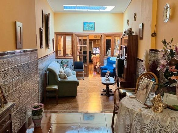 Apartment for sale on Calle Béjar, Barrio Alto – San Félix