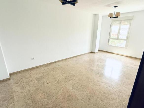 Apartment for sale on Calle Arqueólogo Antonio García y Bellido, Huerta de la Reina – Trassierra