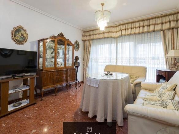 Apartment for sale in Ollerías – San Cayetano