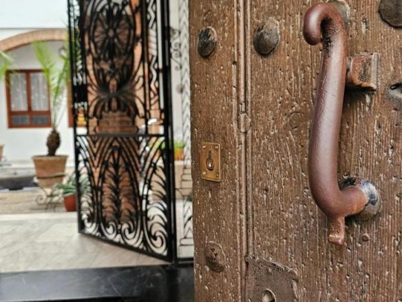 Building for sale at Calle Santa Maria de Gracia, 9, Sta. Marina – San Andrés – San Pablo – San Lorenzo