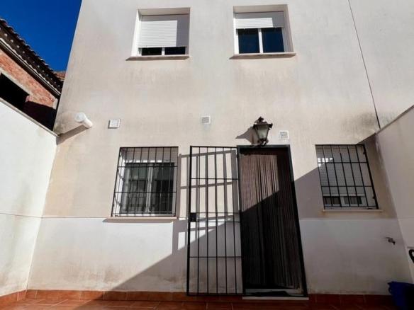 Townhouse for sale in La Carlota