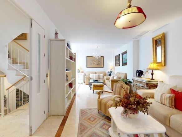 Townhouse for sale in Poniente-Norte – Miralbaida – Parque Azahara