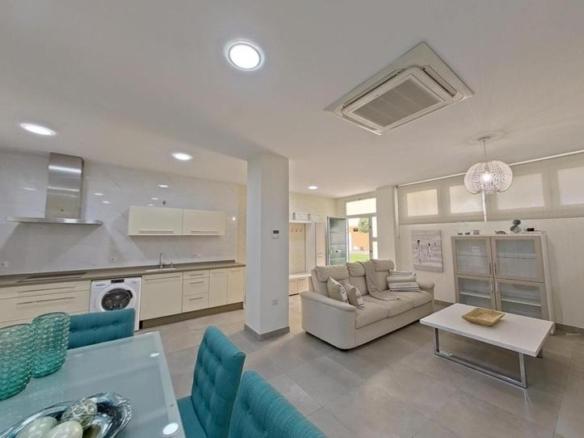 Apartment for sale on Calle San Juan de la Cruz, Ollerías – San Cayetano