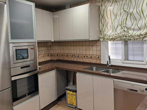 Apartment for sale on Avenida Doctor Fleming, Bujalance