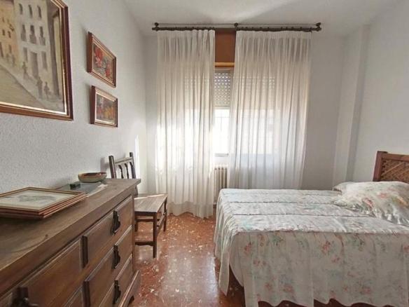 Apartment for sale on Avenida de Cervantes, City Center
