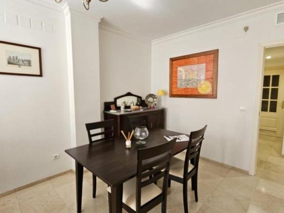 Apartment for sale on Abderraman III Street, Huerta de la Reina – Trassierra