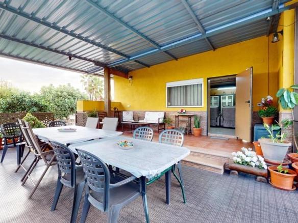 House or villa for sale on Rosa Romina Street, El Higuerón