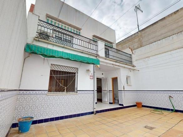 Townhouse for sale in Ciudad Jardín – Zoco