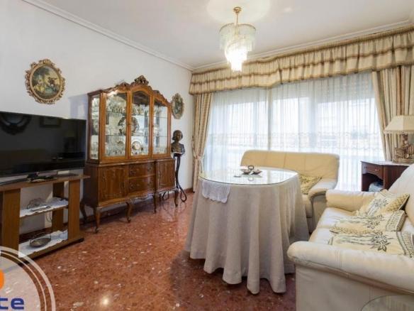 Apartment for sale in Ollerías – San Cayetano