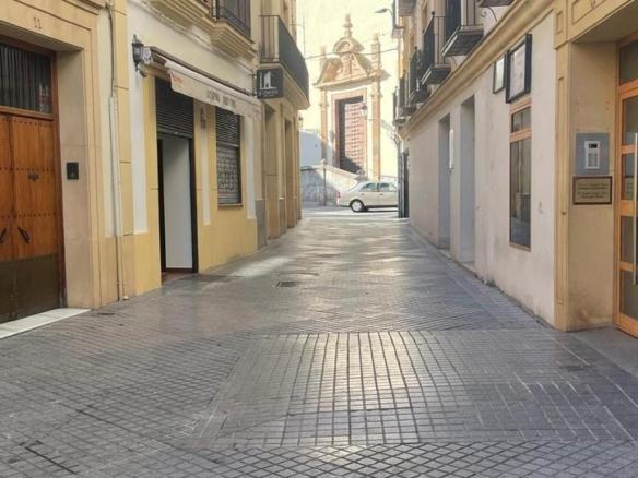 Apartment for sale on Calle Conde de Cardenas, City Center