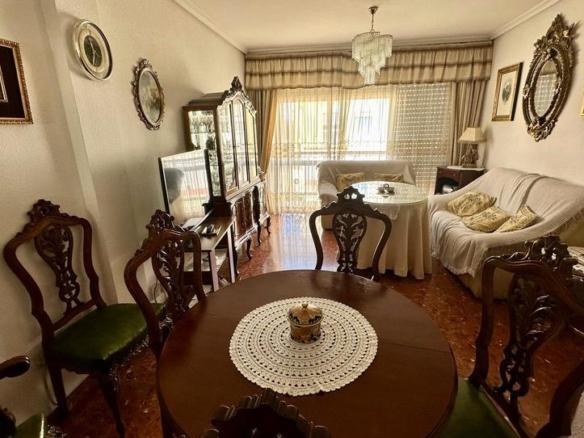 Apartment for sale in Ollerías – San Cayetano