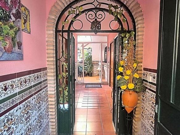 House or villa for sale on Calle de Juan de Ávila, Ciudad Jardín – Zoco