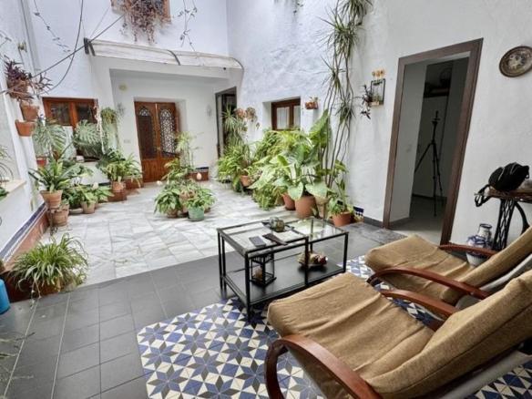 House or villa for sale in the Historic Center – Ribera – San Basilio