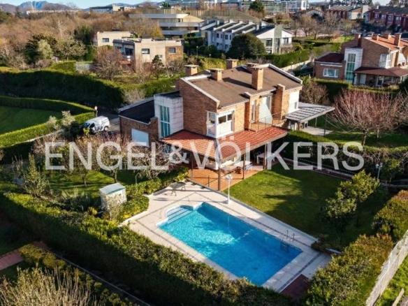 Townhouse for sale in Miramon – Zorroaga