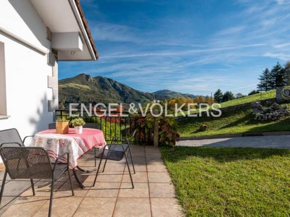 Townhouse for sale in Hernialde