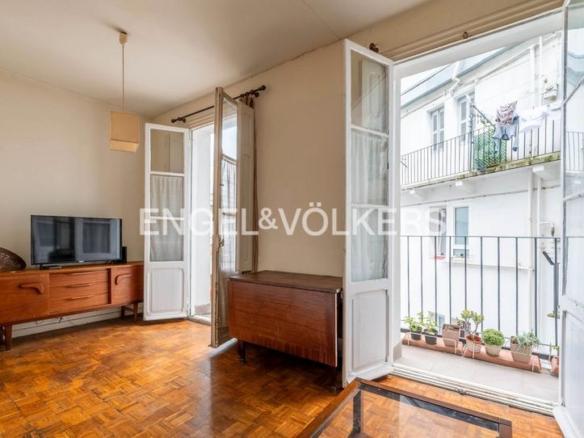 Apartment for sale on Urbieta Street, Romantic Area