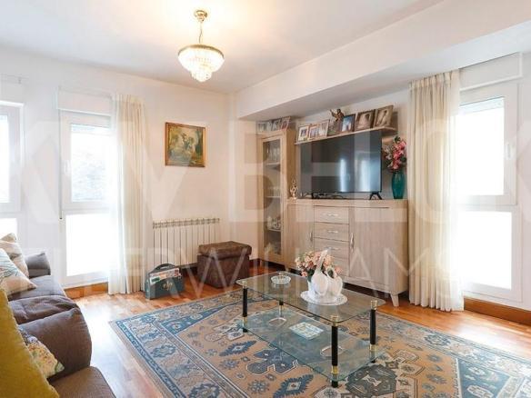 Apartment for sale in Zarategi Pasealekua, Intxaurrondo