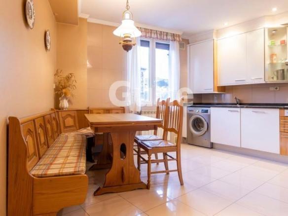 Apartment for sale in Secundino Esnaola, Zumarraga