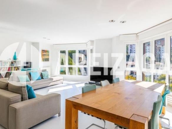 Apartment for sale in De Bentaberri Plaza, Antiguo