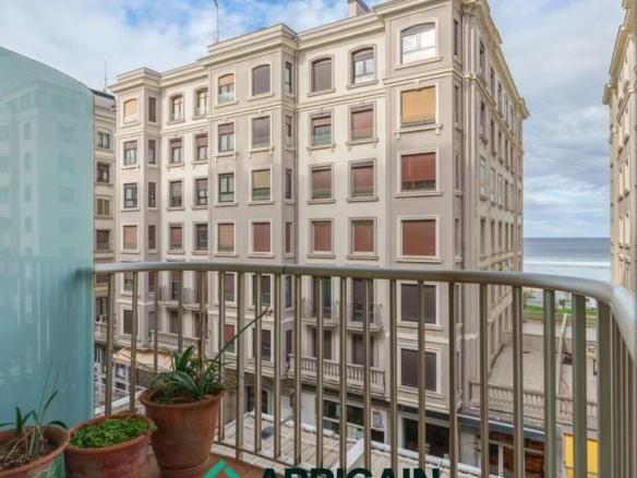 Apartment for sale in Zabaleta Kalea, 42, Gros