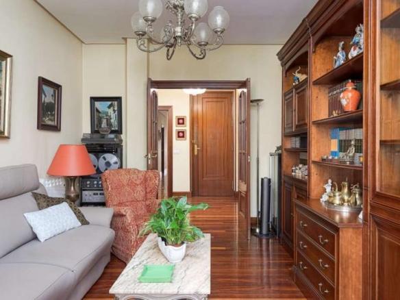 Apartment for sale in Easo Kalea, Amara Zaharra – Arbaizenea