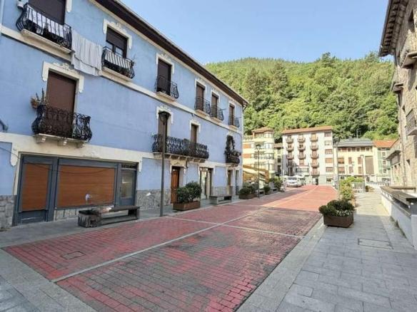 Commercial premises for sale in Santa Ana Kalea, Soraluze / Plasencia de las Armas