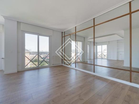 Penthouse for sale in Valdemarín