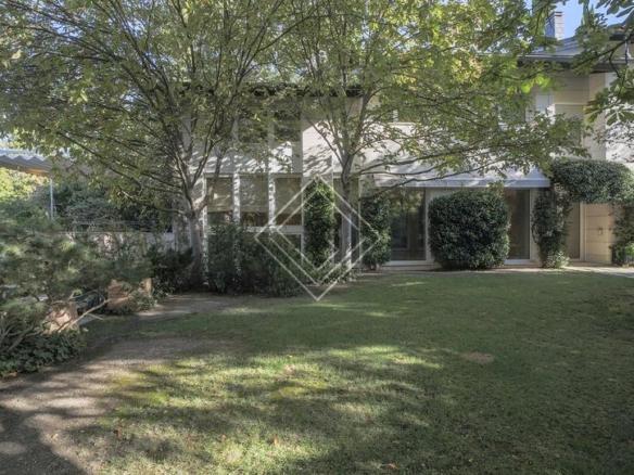 House or villa for sale in University City