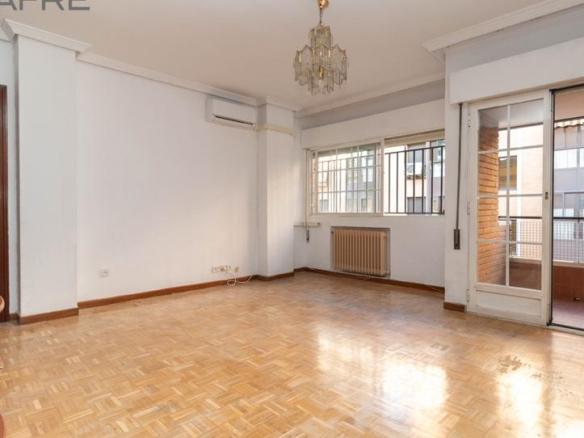 Apartment for sale on Calle Santa Saturnina, San Isidro