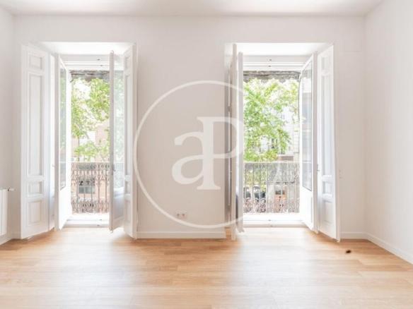 Apartment for sale in C. de Atocha, Cortes – Huertas