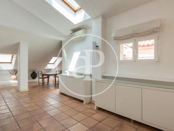 Apartment for sale in Plaza del Conde de Miranda, Palacio