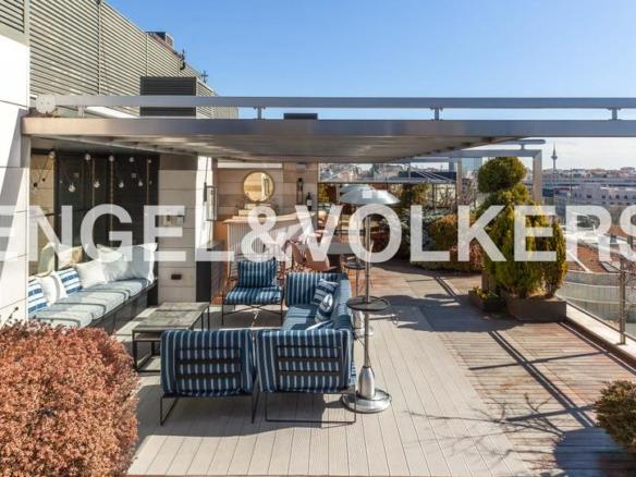 Penthouse for sale on Almagro Street, Almagro