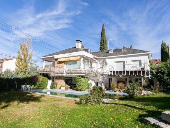 House or villa for sale in Jacinto Benavente, Sevilla la Nueva