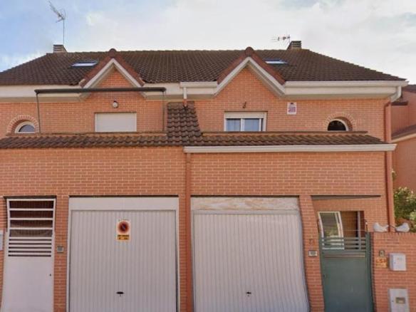 House or villa for sale on Calle del Avellano, Parque Coimbra
