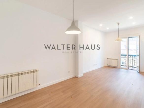 Apartment for sale on Calle del General Álvarez de Castro, Trafalgar