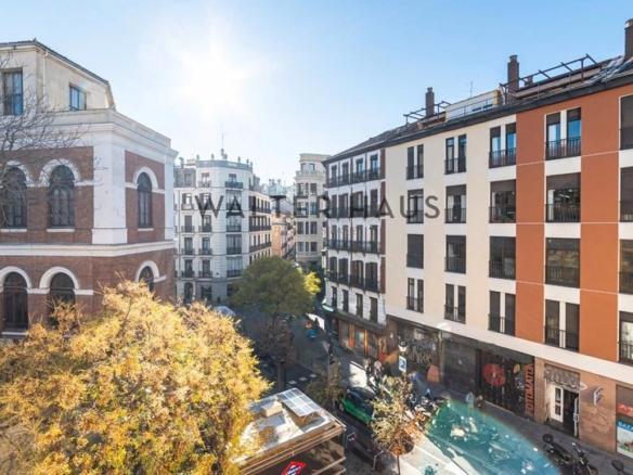 Apartment for sale on Calle de Amaniel, Universidad – Malasaña
