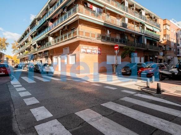 Apartment for sale on Leonor Gongora Street, Los Rosales