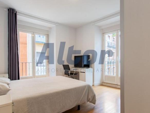 Apartment for sale in Madera, Universidad – Malasaña