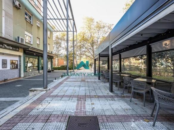 Commercial premises for sale at Calle del Parque de Cabañeros, 3, 3, Parque Lisboa – La Paz