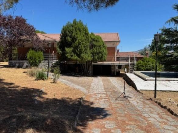 House or villa for sale on Avenida Villar, Puentes Viejas